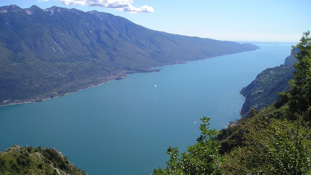 vista-panoramica-sul-lago-di-garda-da-tremosine